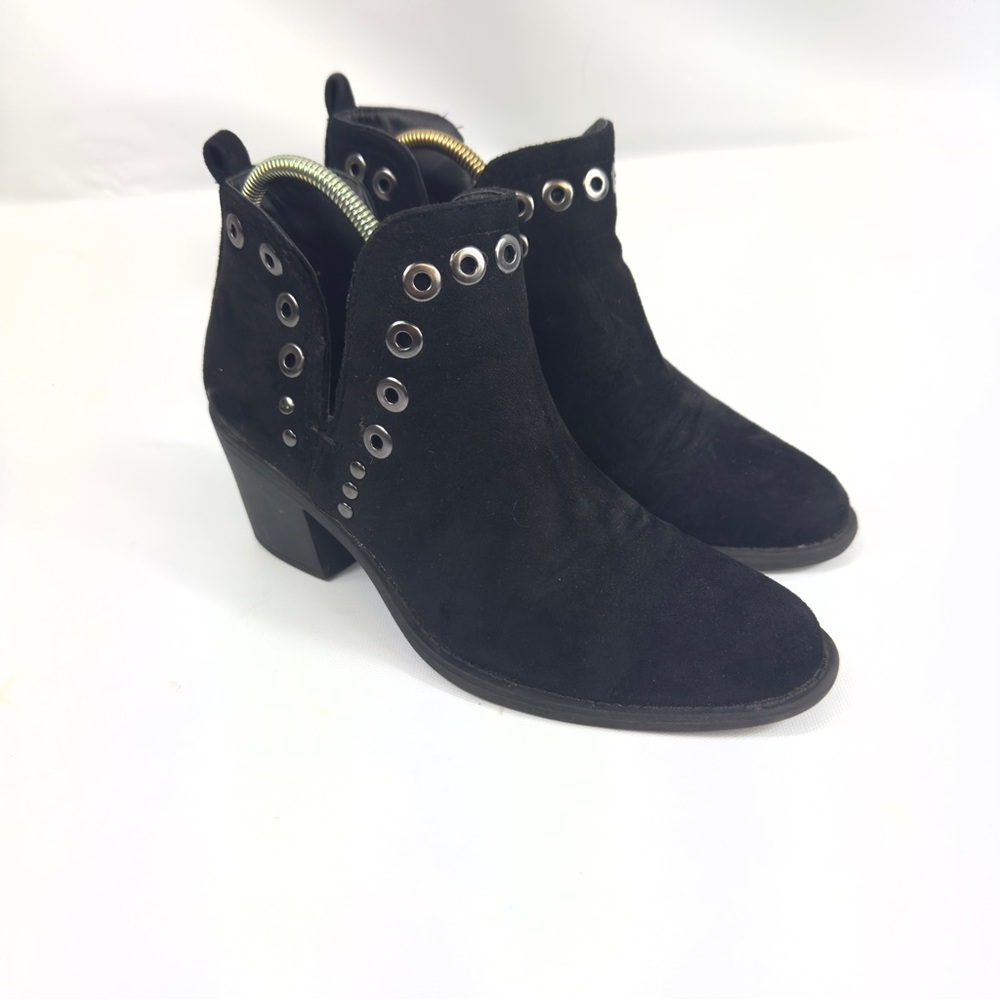 Women's Grommet Ankle Booties - Side Cut Out, Pull On, Stacked Heel Black Sz: 7